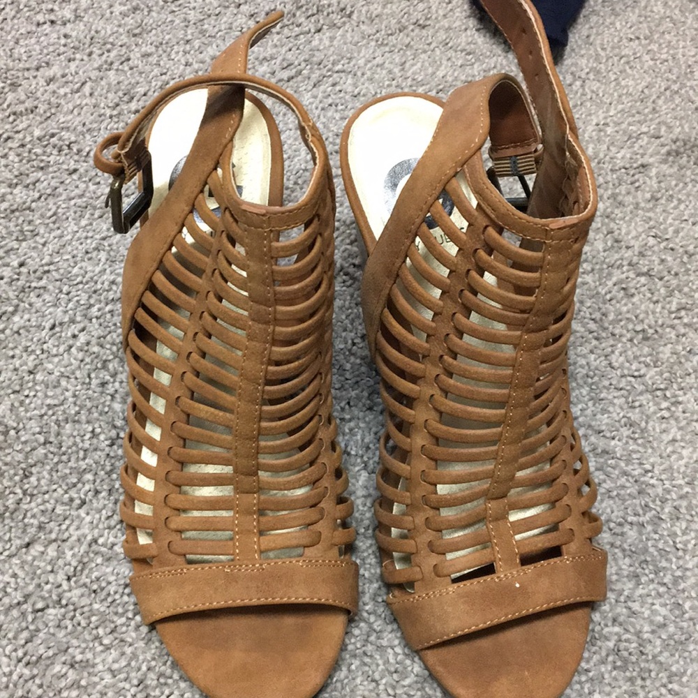 Guess 3inch super cute heels/sandals!